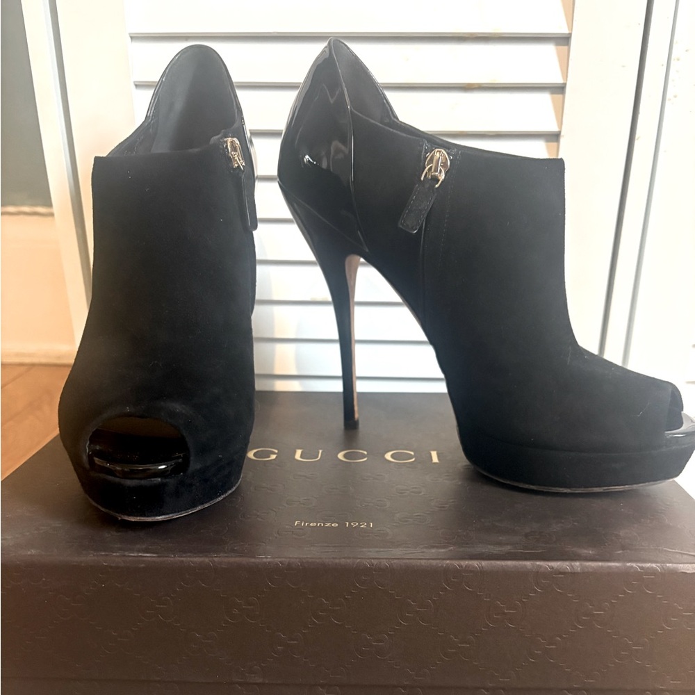 Gucci High Heeled Open Toe Bootie
Size-39
Black Suede with Patened Leather Heel